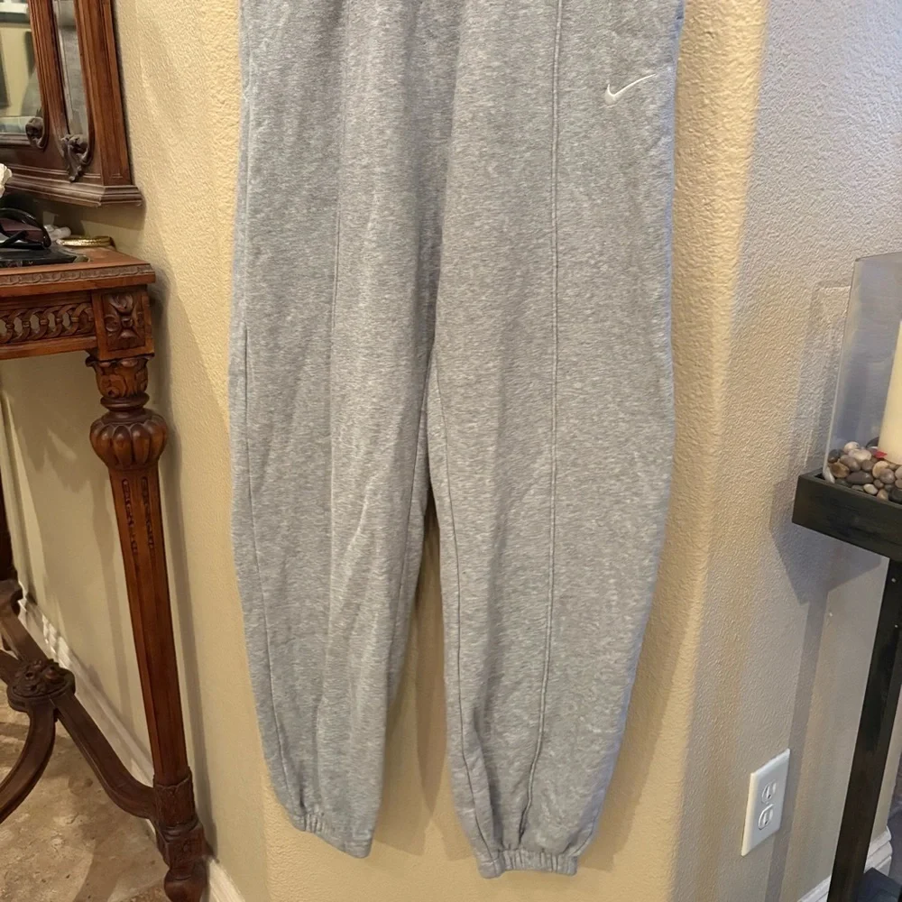 NIKE Women Light Gray Sweatpants Size XS